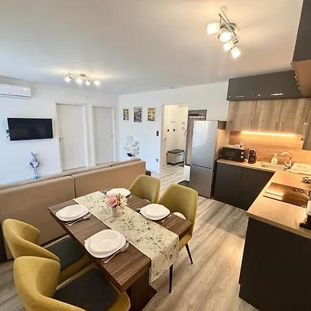 Costa D'oro Apartment